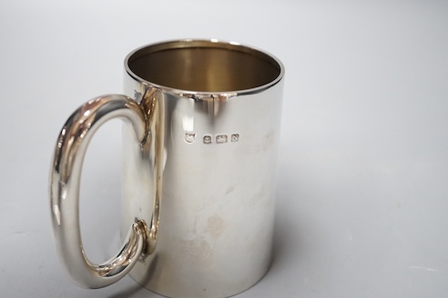 A George VI plain silver mug, Birmingham, 1937, 93mm, 7oz.